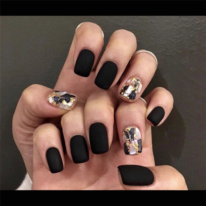 Women's Black and White False Nail Set with Accent Nails