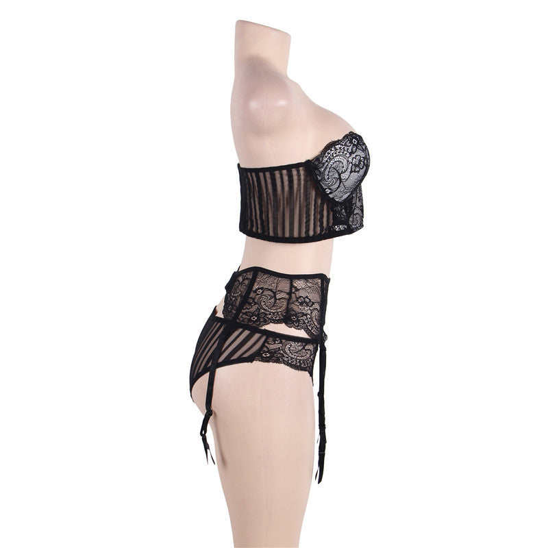 Plus Size Strapless Bra & Garter Set