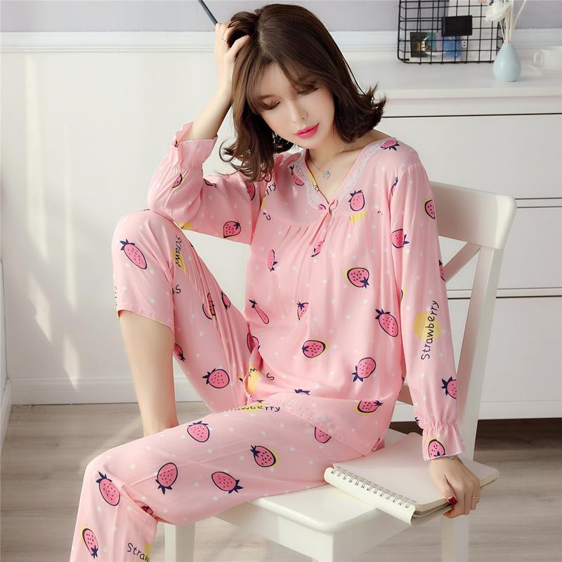 Conjunto de ropa de dormir floral con volantes en los puños